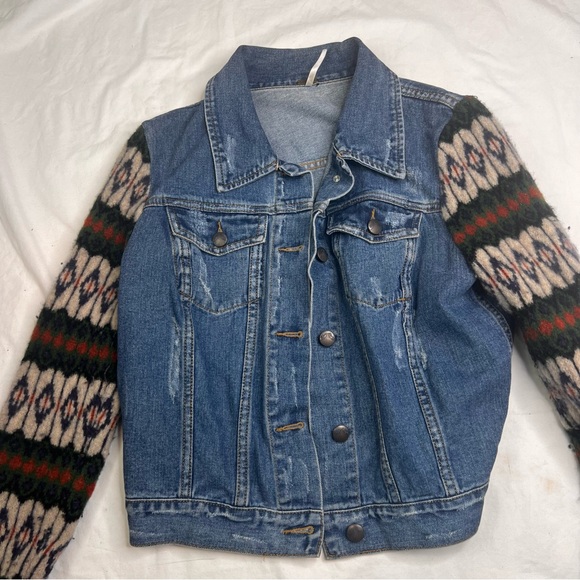 Free People Cypress Farm Denim Jacket Sweater Sleeve Women’s Size M L030724 - Picture 3 of 6